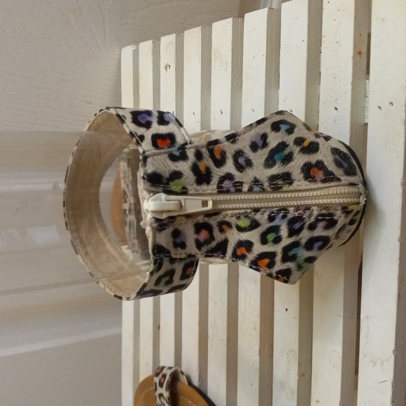 Charles Albert 8 Strap Sandals Colored Leopard Print Flats Zips Up Versa - Picture 6 of 6